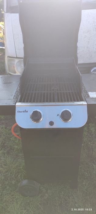 Sprzedam grill gazowy z wężem i zaworem.