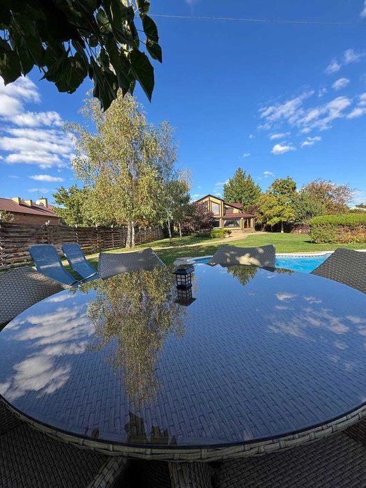 Продам дом в Новоселовке. Участок 25 сот. Солнечные панели. Бассейн.