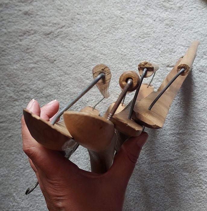 Conjunto de 4 cruzeta cabides antigos em madeira maciça