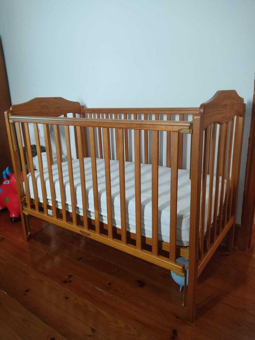 Berço com colchão - Usado, em ótimo estado