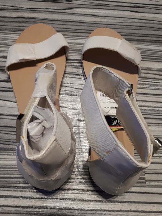 STRADIVARIUS sandały białe paski gumki rzepy 37 NOWE