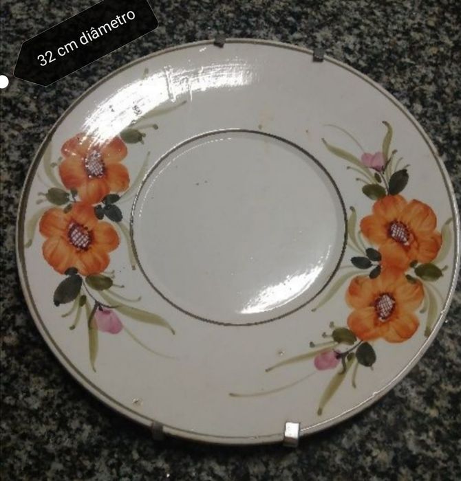 Travessas e pratos antigos