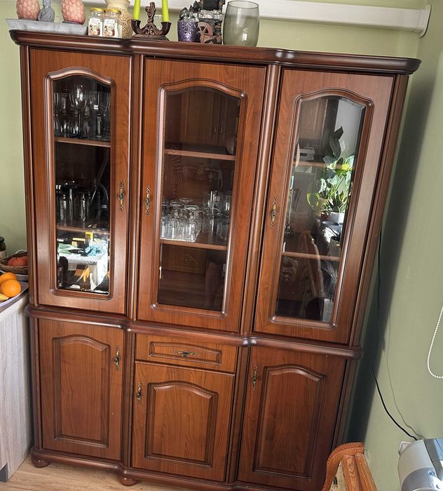 Szafa, ciemno brązowy mebel kuchenny, do pokoju.