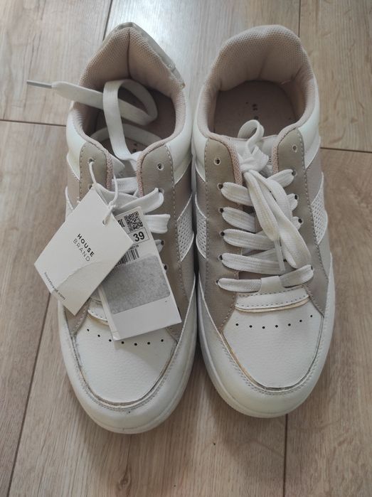 Nowe sneakersy House