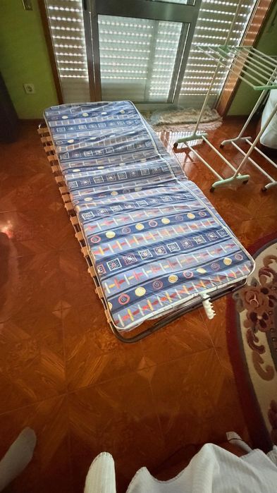 Cama dobrável solteiro