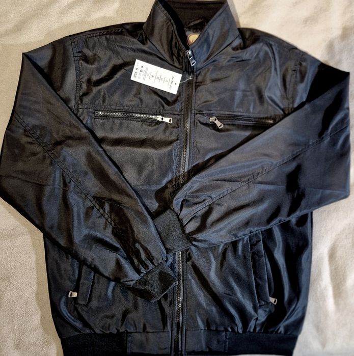 casaco blusão em preto xxl novo a estrear
novo 3xl n 54-58
Com bolsas