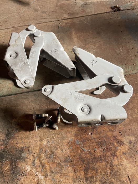 Петлі капоту Iveco Daily E6 оригінал