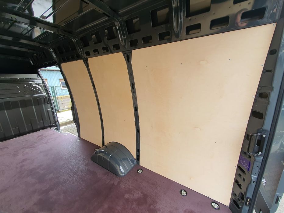 Zabudowa busa Iveco Daily 16m3, 18m3 podłoga, boki, nadkola MONTAŻ