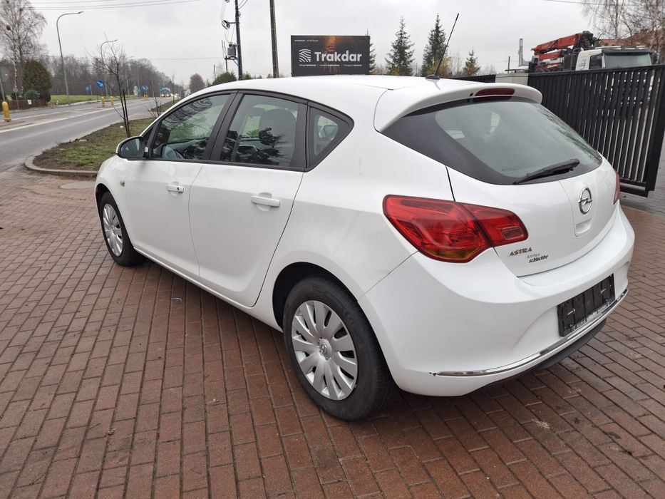 Opel Astra J benzyna