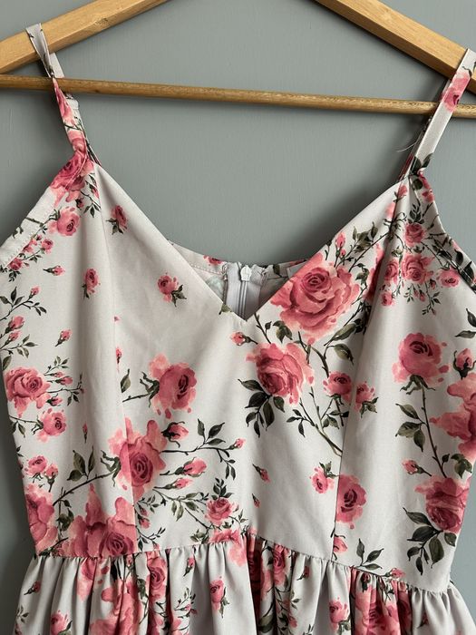 Sukienka midi z kwiatowym printem Cinamoon