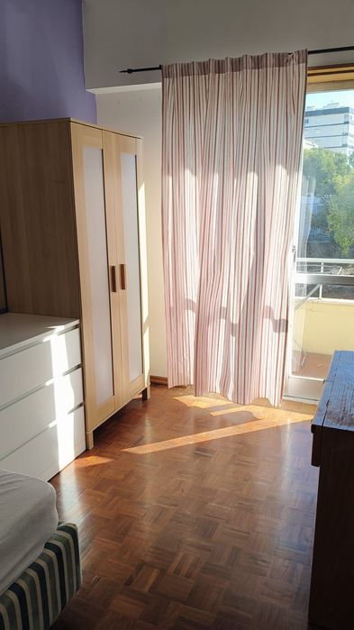 Alugo quarto em Odivelas junto ao Metro