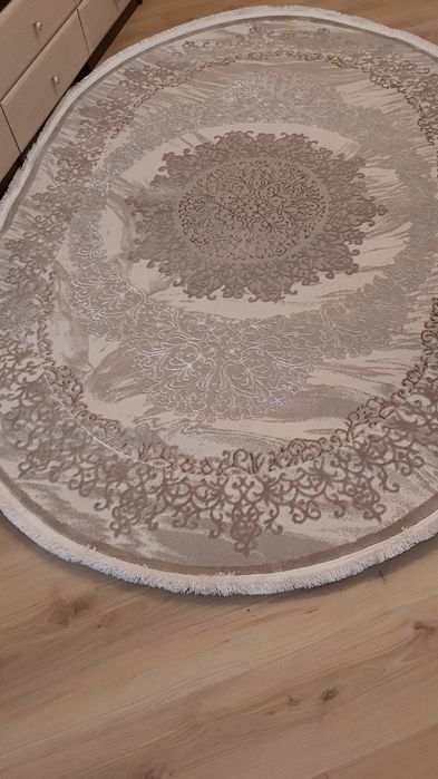 Овальний килим 160×230