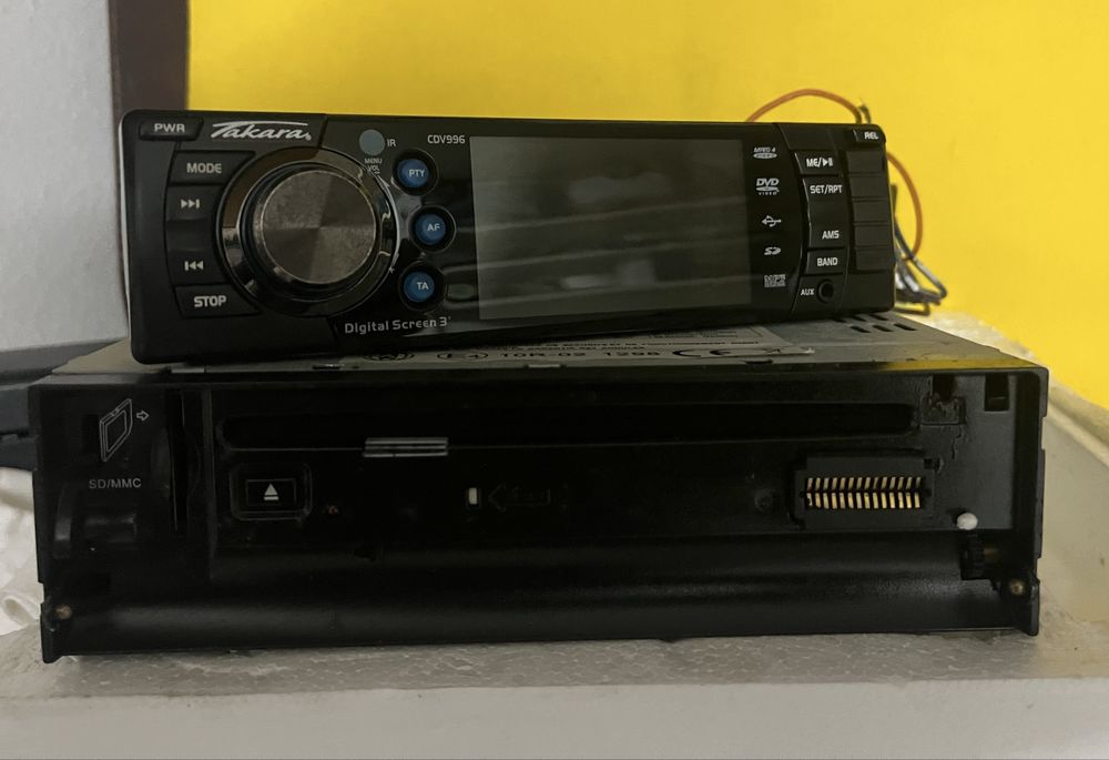 Auto radio de cd com ecra a passar dvd
