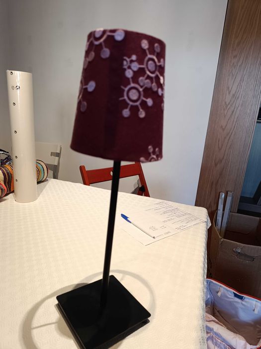 Candeeiro de Mesa Ikea com abajur Roxo e Lilás