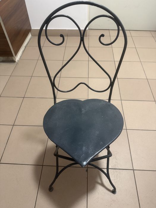 Krzesło metalowe ozdobne retro