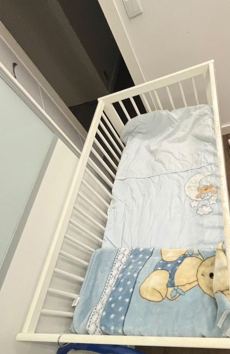 Cama de bebe, junto com calchão