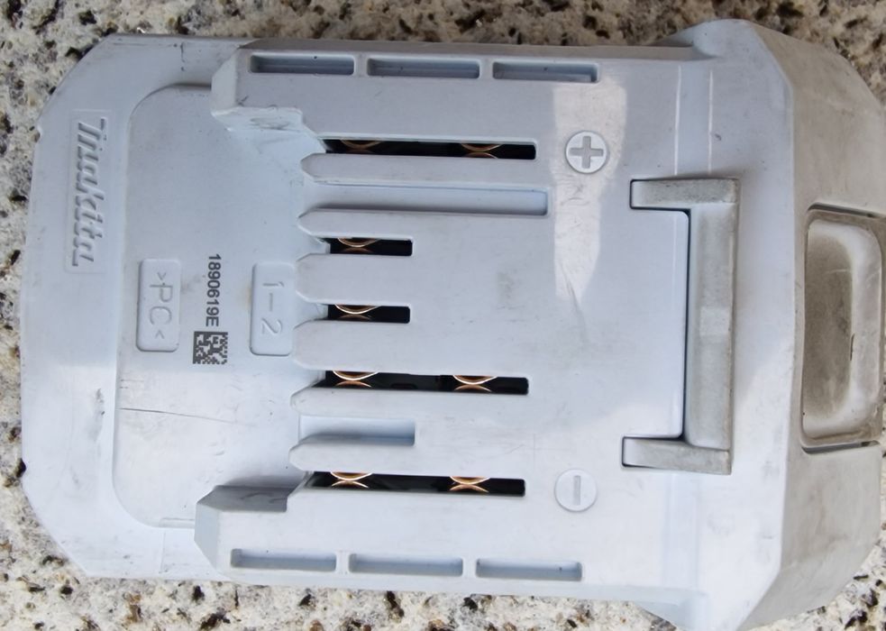 Makita, bateria + carregador