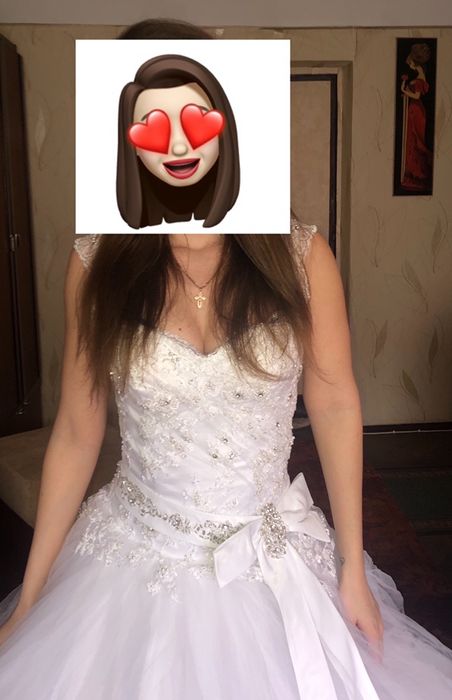 Продам весільну дизайнерську сукню