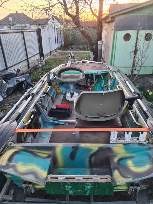 Автобот човен лодка комплект: лафет мотор