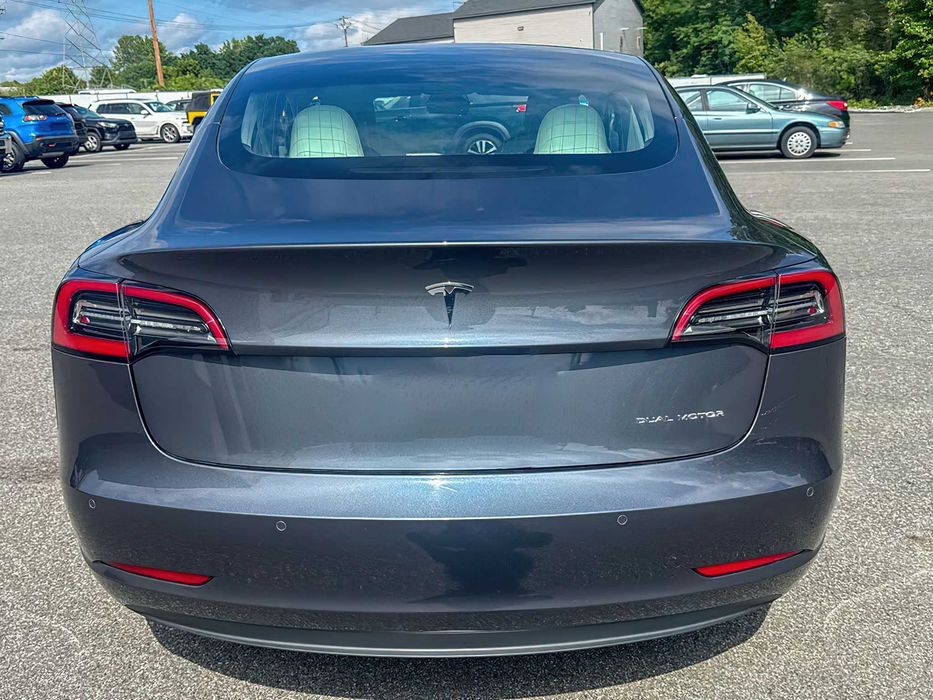 Tesla Model 3 Long Range      2019