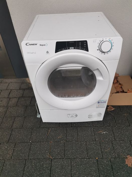 Suszarka do ubrań z pompą ciepła.