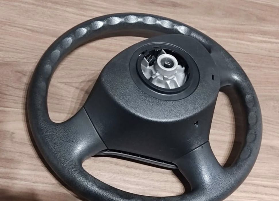 Volante Peugeot com airbag