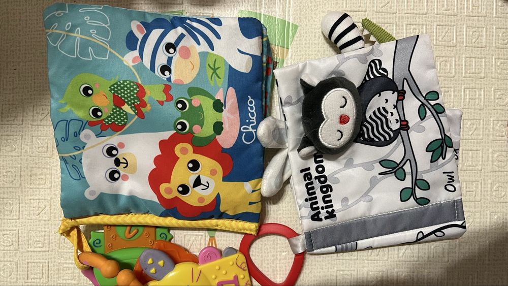 Лот іграшок для малюків