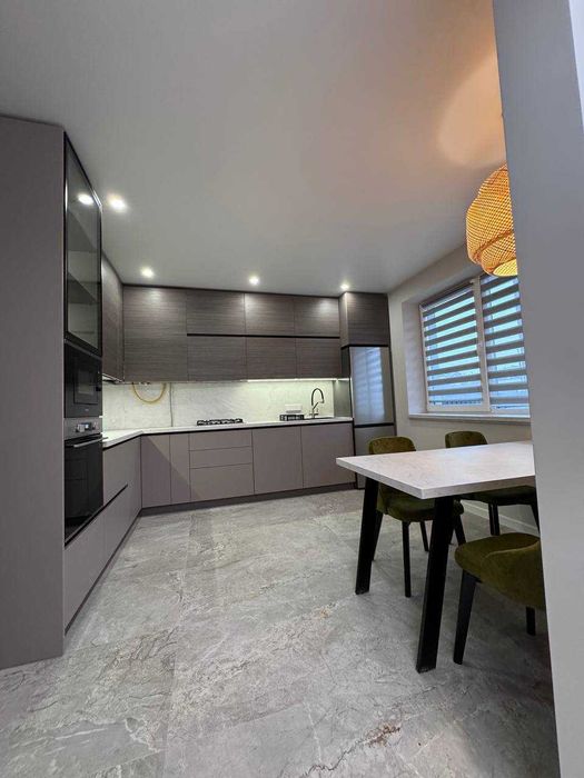 Оренда нового будинку є територія просторий Зимна Вода перша здача