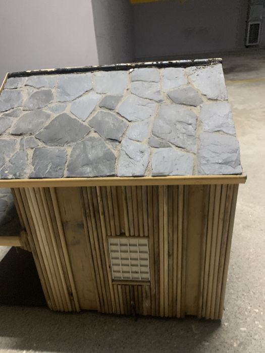 Casa artesanal grande com 2 pisos