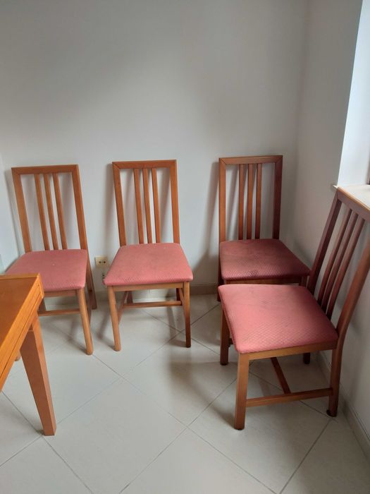 Mesa de jantar em madeira verdadeira em cerejeira.