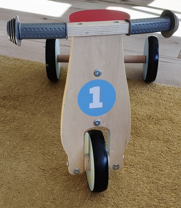 Drewniany jeździk rowerek