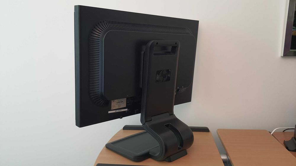 Монітор 22 HP Compaq LA2205wg 22-inch Widescreen LCD Monitor