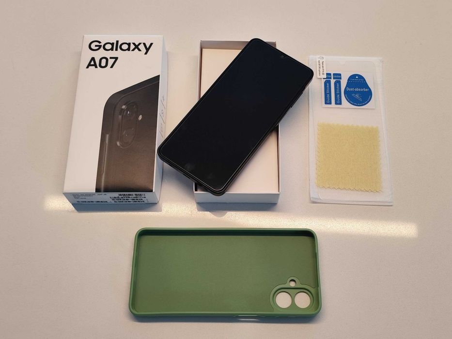 Samsung Galaxy A07 4/64 GB + oferta de capa e película — como novo
