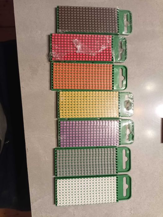 HELLERMANNTYTON
-Oznaczniki 0,15-0,75mm2 1400szt