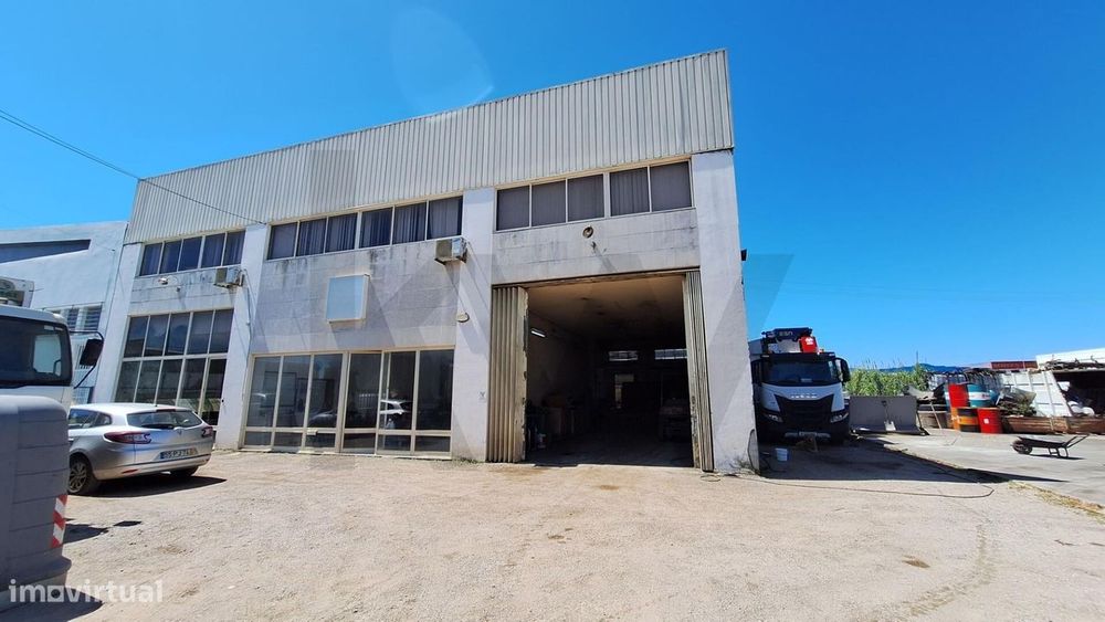 Lote de Terreno Industrial Murado e Pavimentado – Alhos Vedros