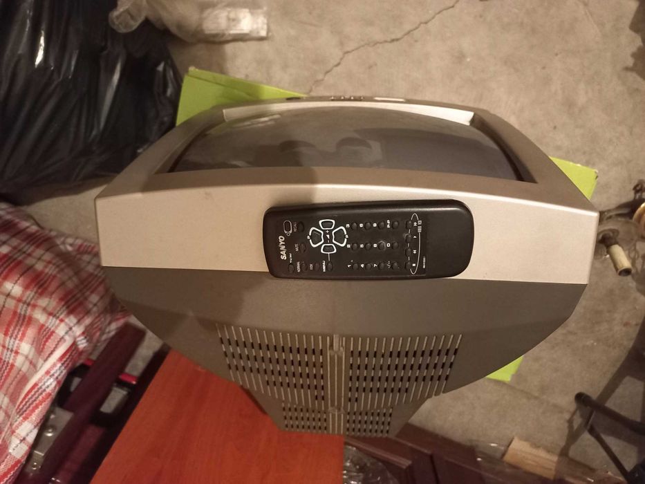 Televisor Sanyo 32 cm com comando64750806543363123