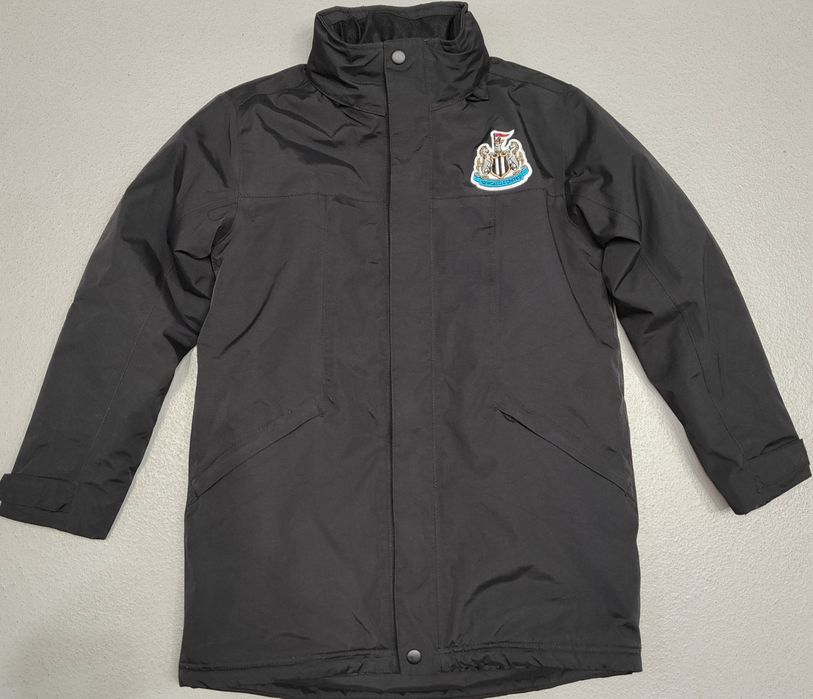 Wr) NEWCASTLE UNITED oryginalna kurtka klubowa Roz.158cm/13 Lat