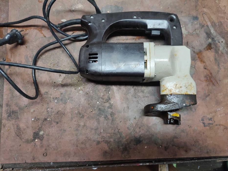 Nożyce elektryczne do blachy 550W Rostov IE-5407 U2 ИЭ-5407 У2