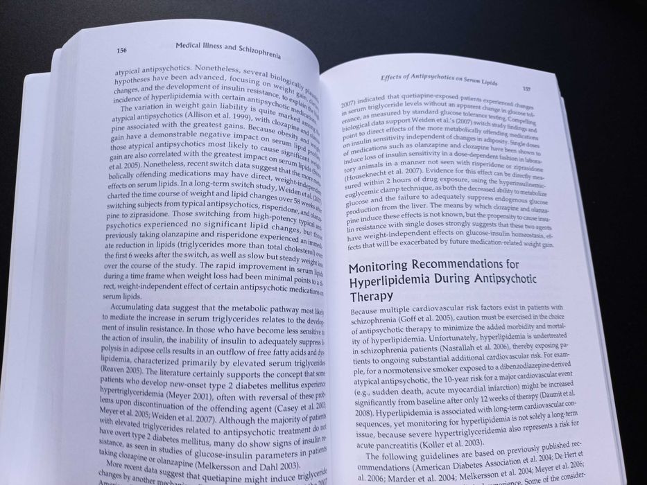 "Medical Illness and Schizophrenia" 2ª Ed. por J. Meyer e H. Nasrallah