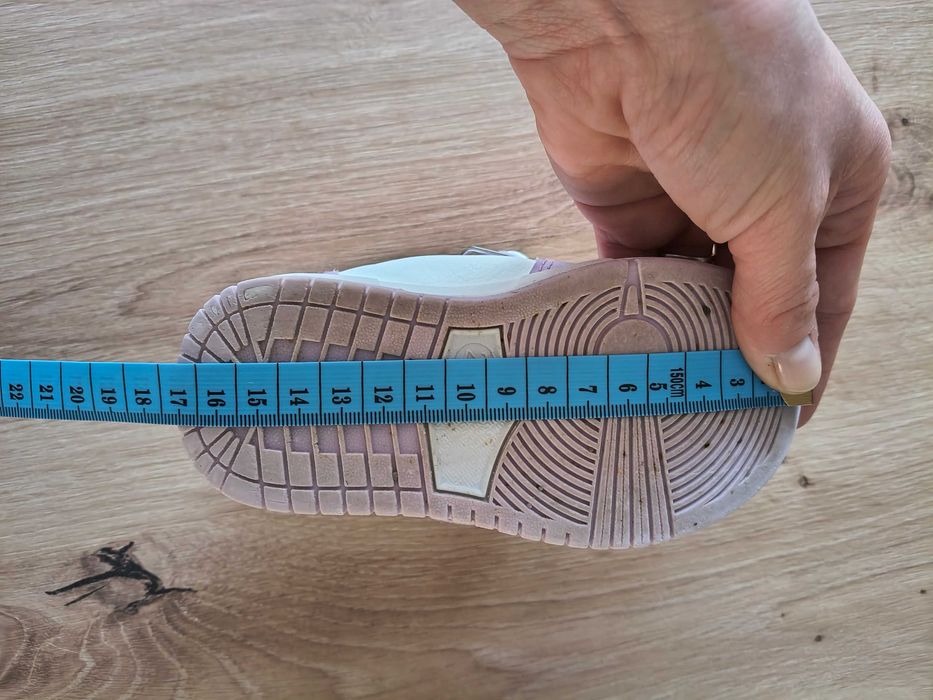 Buty sportowe rozmiar 24