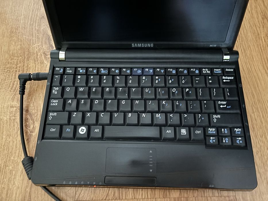 Zestaw laptopów Samsung i Sony