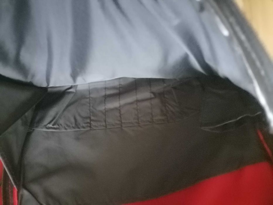 Czerwona torba na laptopa