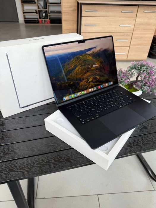 MacBook Air 15 M3 8/256gb Neverlock 2024