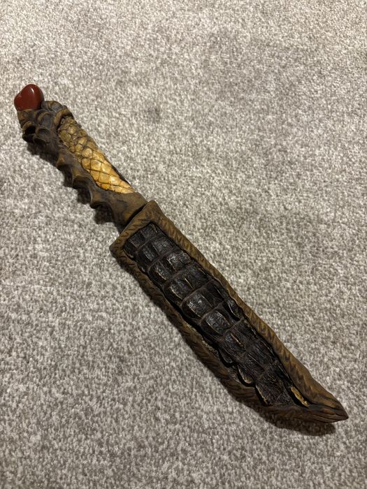 Faca de colecao feita por um artesao na Amazonia