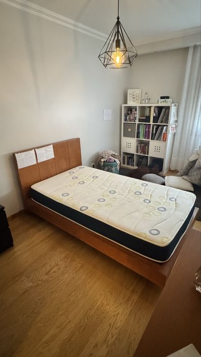 Cama Solteiro corpo e meio em Cerejeira