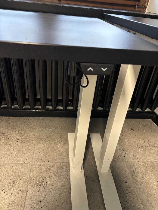 Biurko z funkcją regulacji wysokości E-MOVE