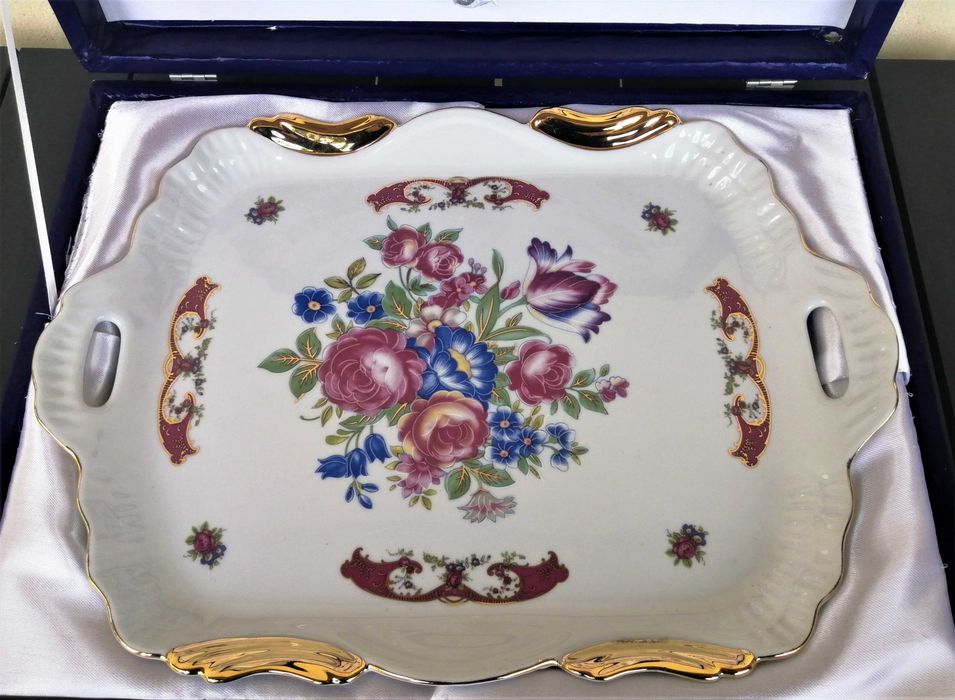 Serviço de bolo T. Limoges novo, com travessa, espátula e 6 garfos