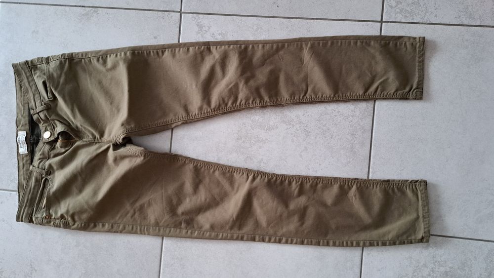 Spodnie damskie Stradivarius