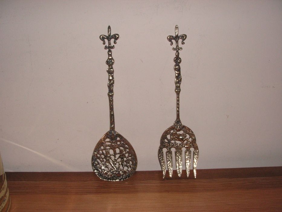 Bronze- Almofariz e Pilão, Cabides, Latão Cachepot / Floreira e Talher