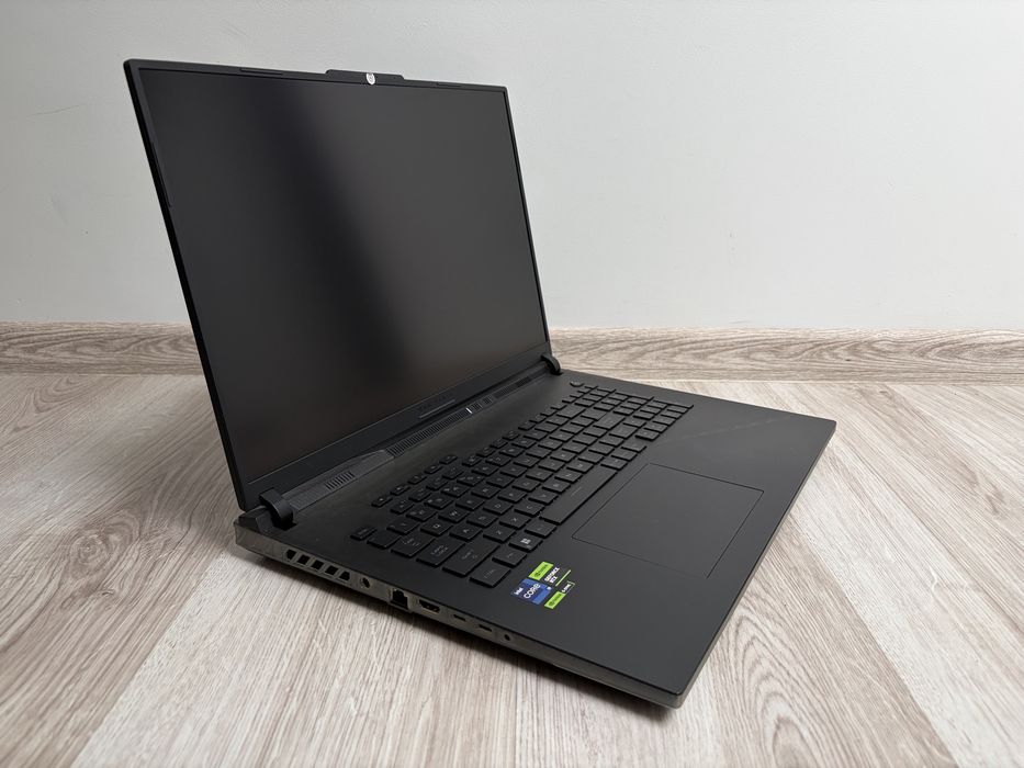 ASUS ROG Strix SCAR 18 | RTX 4090 (16GB) | i9-13980HX | 64GB RAM DDR5 | 2TB |